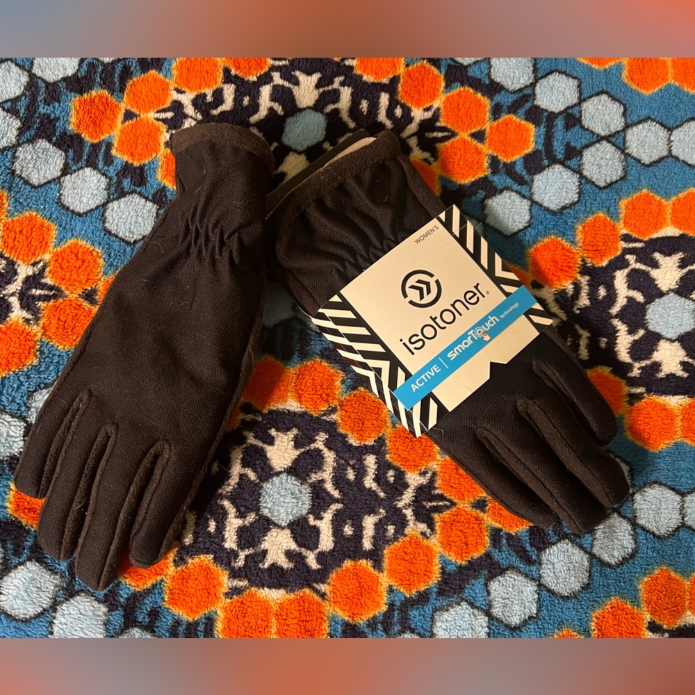 Isotoner women’s black gloves NEW NWT